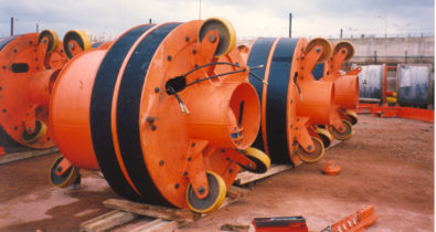 High pressure pipe plugs, large diameter plug