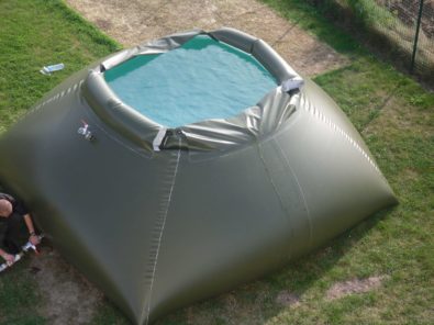 Water bladder tank